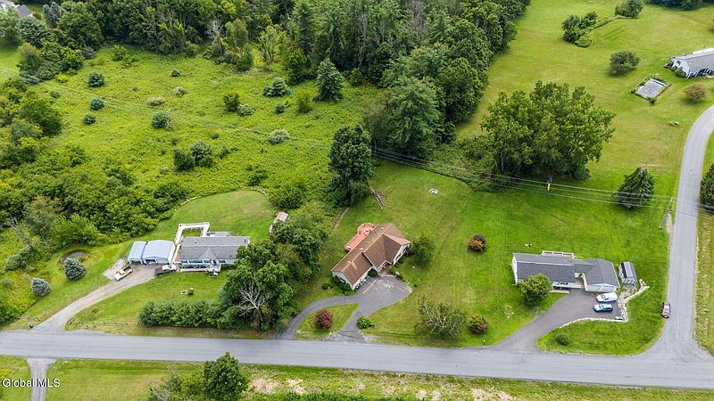 4th image of 598 Wilson Hill Road