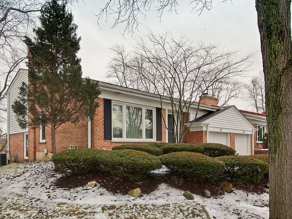 1st image of 17 N Regency Dr W