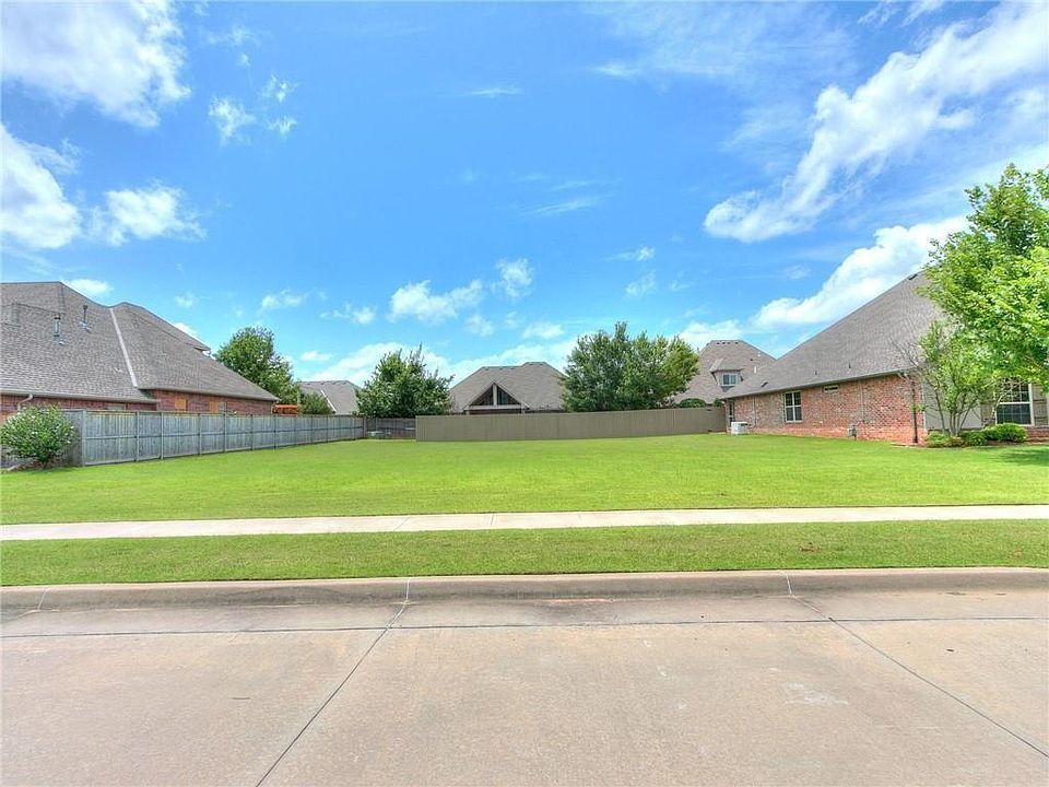 1st image of 1012 Trisha Ln #11