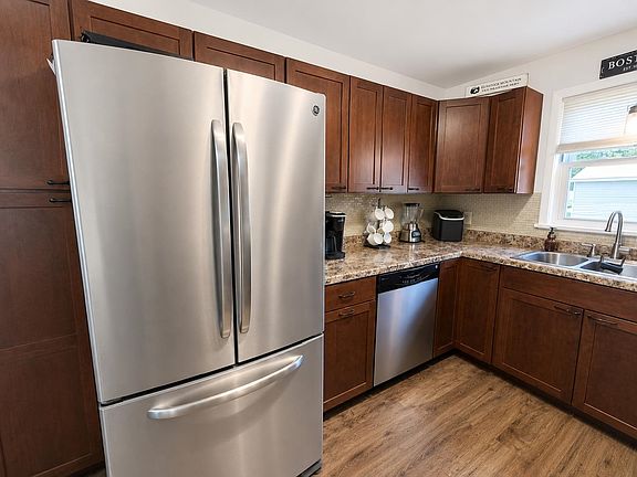 2nd image of 15 Hermanson Street