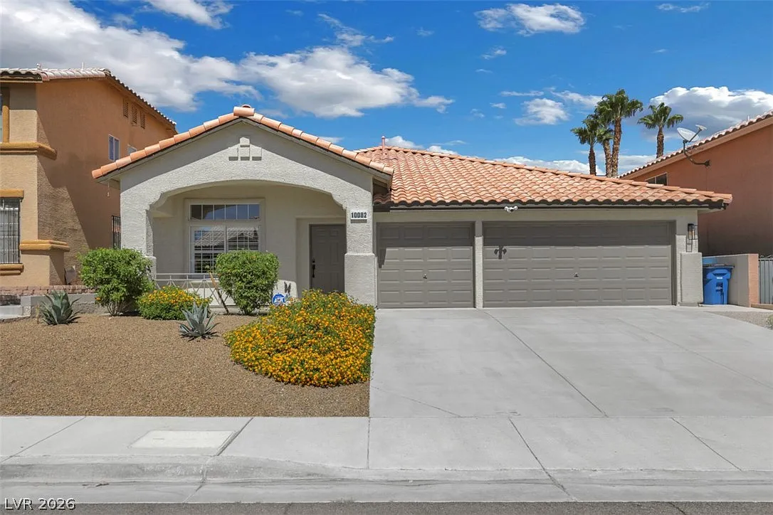 3 bed, 2.0 bath, 1821 sqft, $4,350 — Photo 2