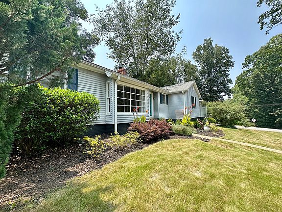 3rd image of 223 E Augusta Pl