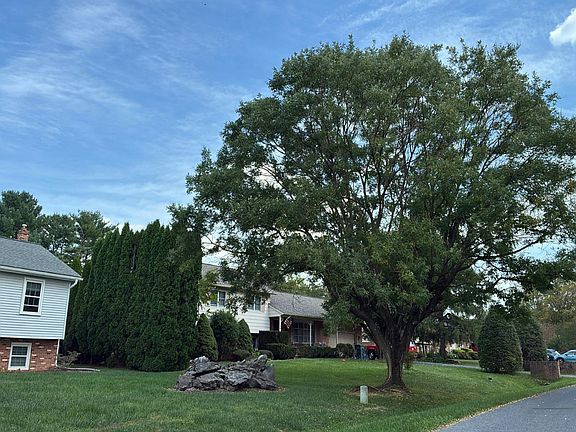 3rd image of 6812 Falstone Dr