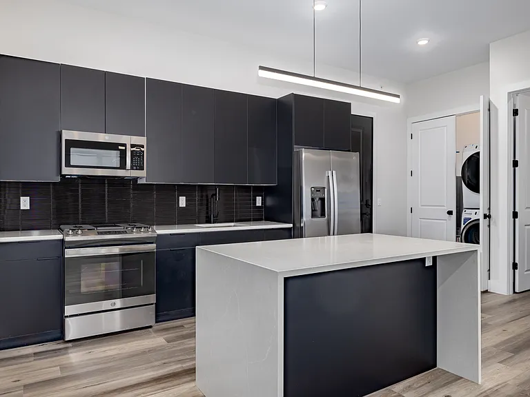 196 Dayton Ave #402 — Photo 2