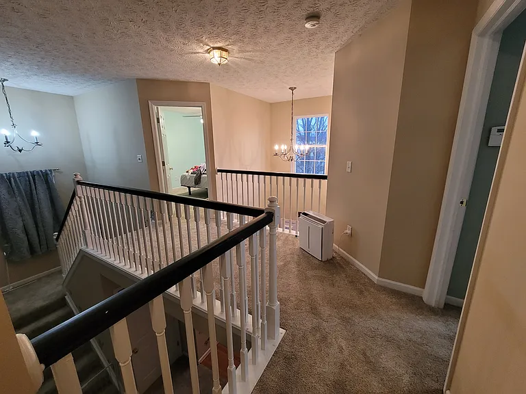 335 Thompson Dr — Photo 6