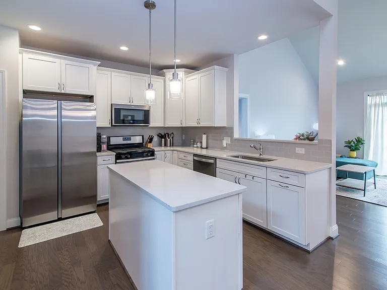 2544 Oxford Cir — Photo 9