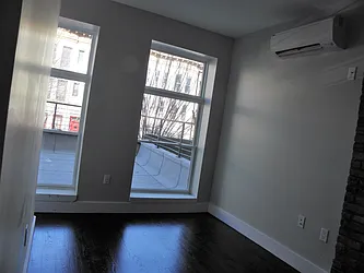 Rented by Lilia Anastasiadis, LREB