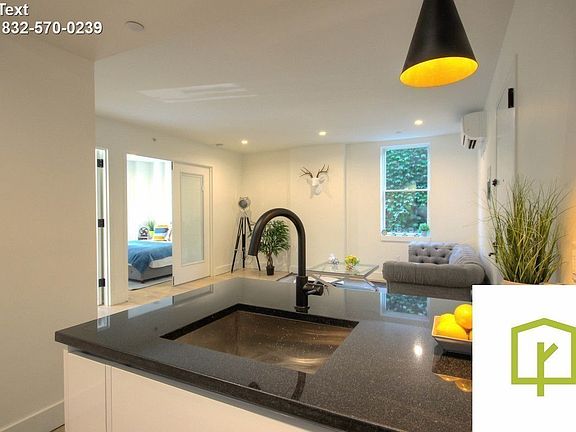 3rd image of 10 Lexington Ave APT 5D