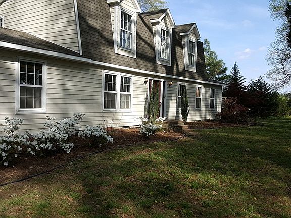 3rd image of 42 Hickory Hill Ln