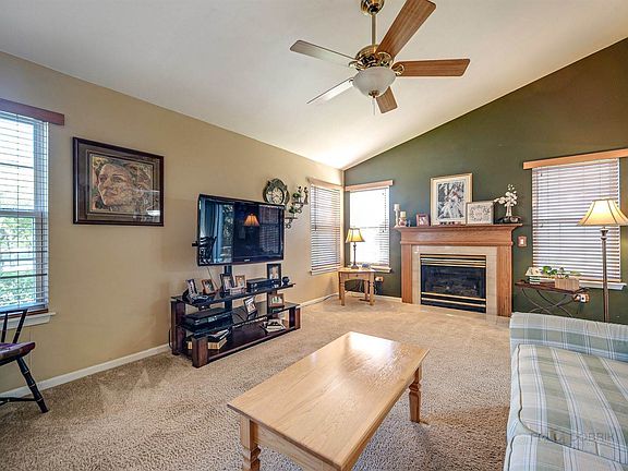 4th image of 125 Tamarack Ct