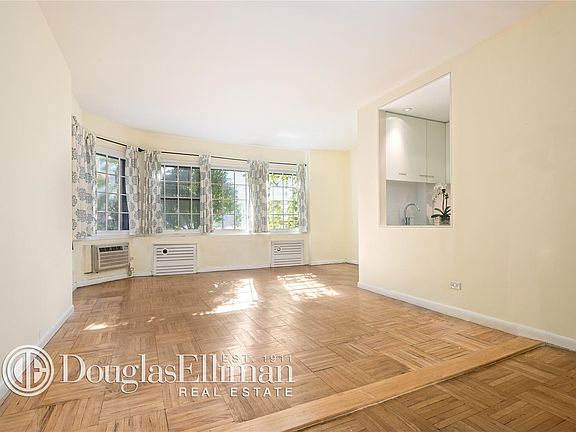 2nd image of 45 W 10th St