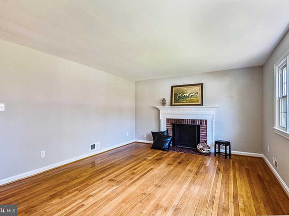3rd image of 3007 Crane Dr
