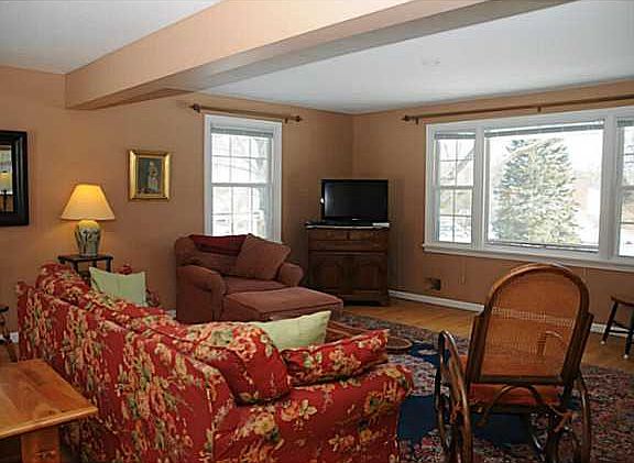 3rd image of 25 Ambleside Dr