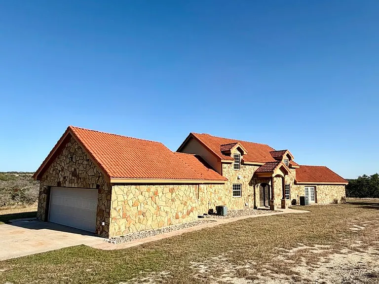 8256 S US Highway 183 — Photo 3