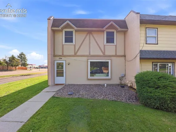 194 Gamble Ln, Pueblo, CO 81001