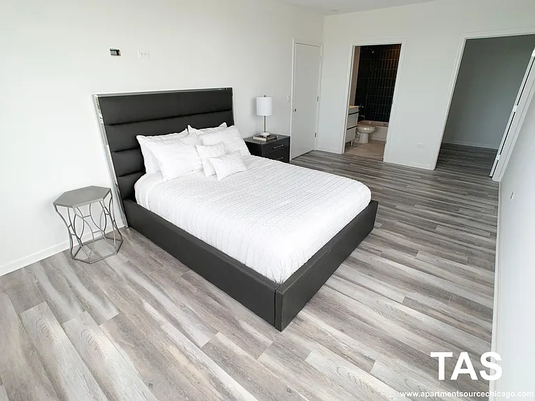 2535 W Fullerton Ave #506 — Photo 7