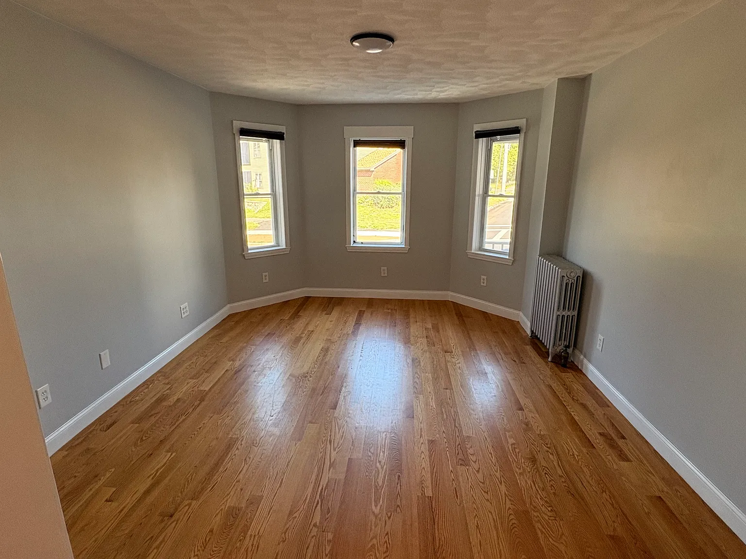 3 bed, 1300 sqft, $3,200 — Photo 4