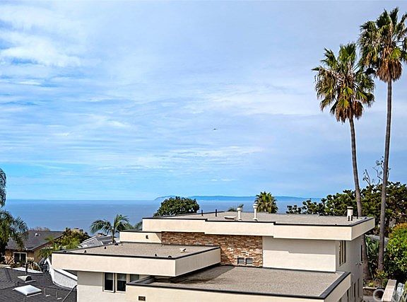 5th image of 1070 Noria St
