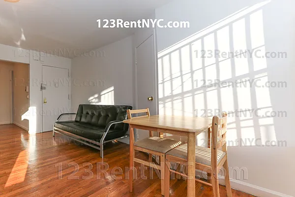 Rented by Chartwell Manhattan Realty | media 10