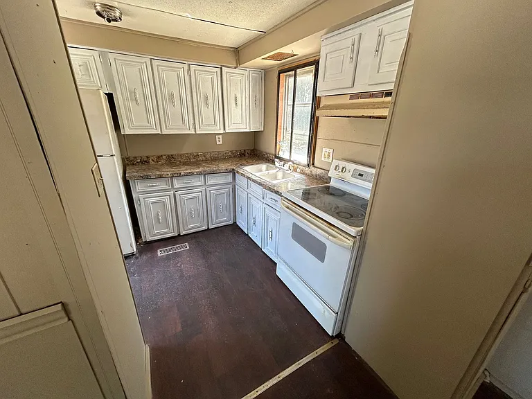 4502 E Old Marion Hwy #7 — Photo 6