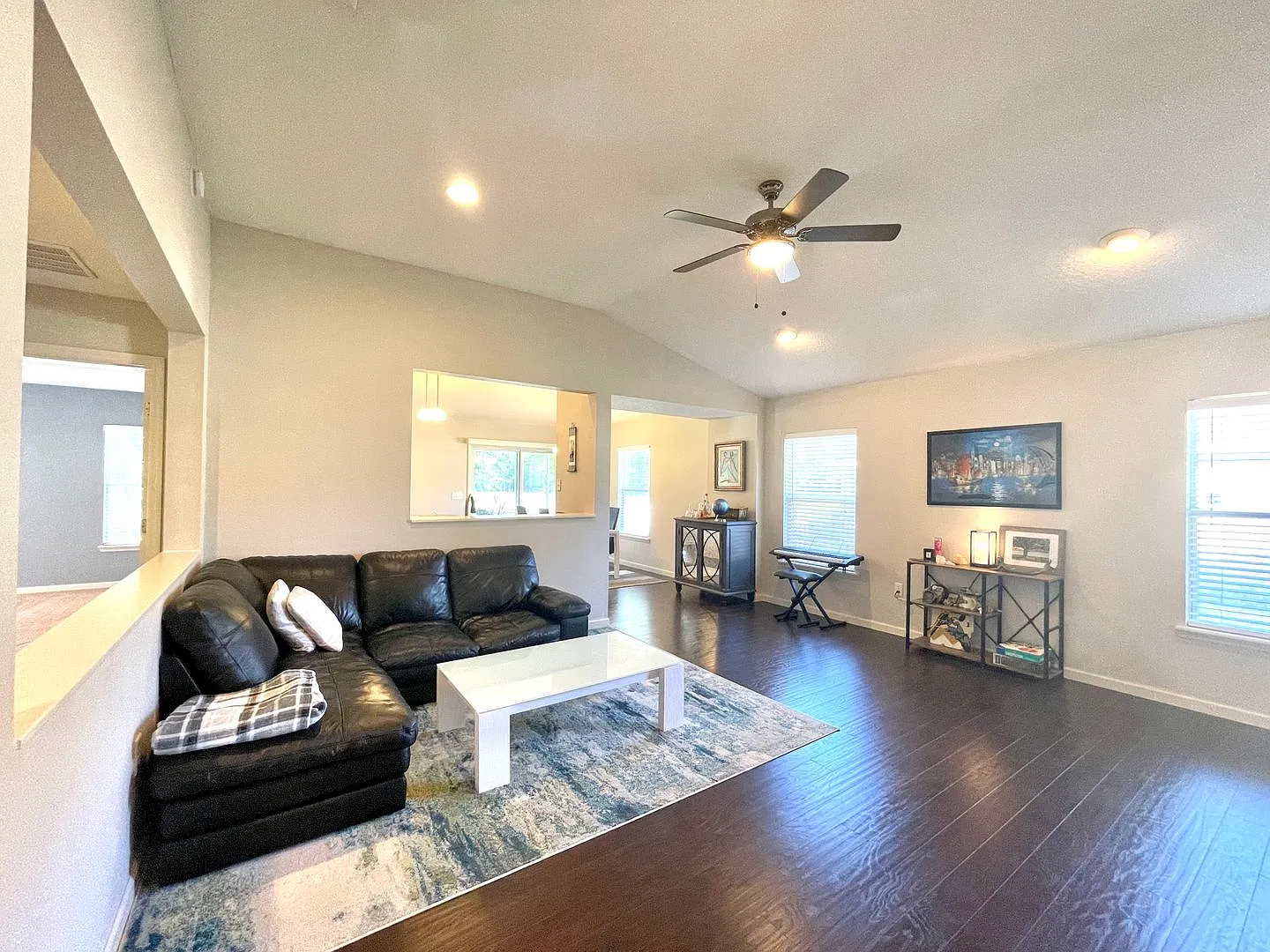 Lovely home is located on the edge of a beautiful retention pond — Photo 4