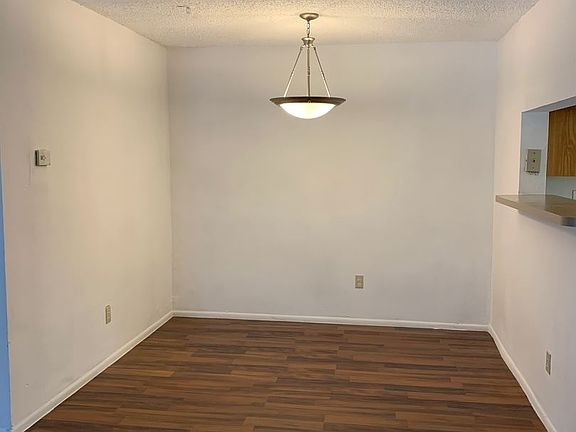 4th image of 224 Afton Sq Unit 101