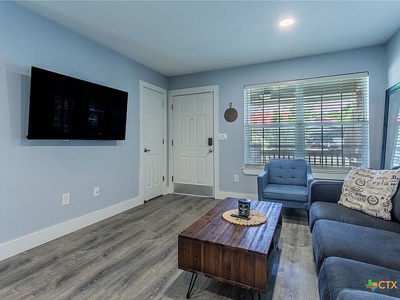4th image of 615 E 9th Ave