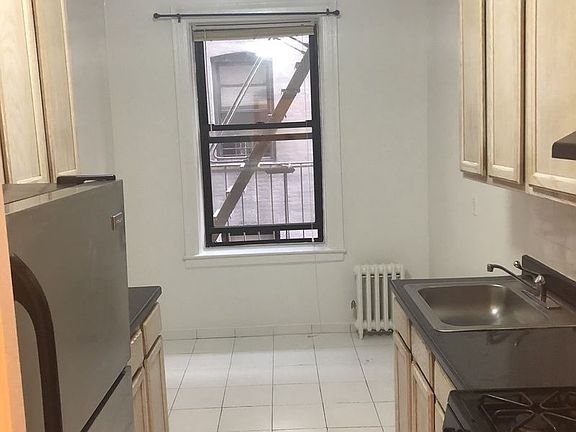 2nd image of 2808 35th St APT 3B