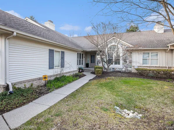 7529 Danbury Dr, West Bloomfield, MI 48322