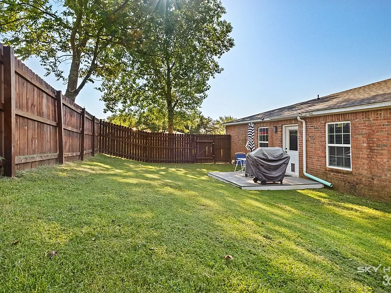 729 S Erika Ave — Photo 46