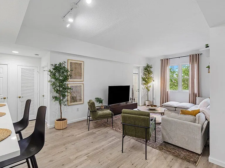 1209 Main St #302 — Photo 4