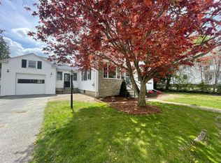 96 Dunedin St, Cranston, RI 02920