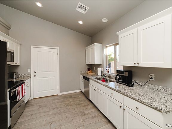 2nd image of 1732 Lucille Avenue
