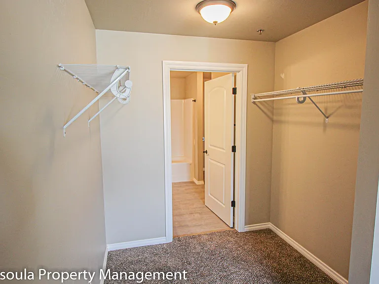 Porter Apts — Photo 4