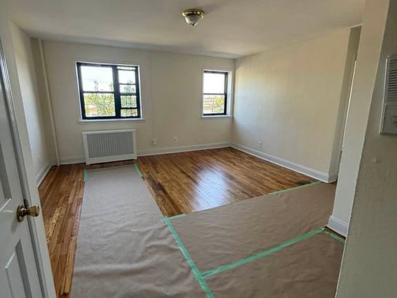 2nd image of 20-42 Crescent St APT 1A