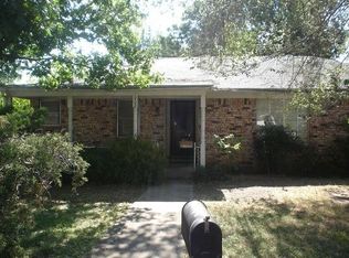 1902 Throckmorton St, Gainesville, TX 76240