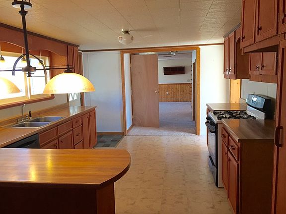 3rd image of 206 Seeley St