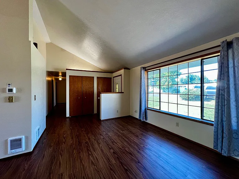 7410 W Walnut St — Photo 3
