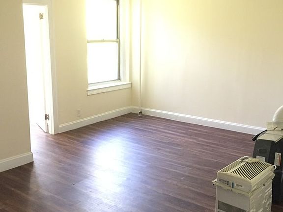 4th image of 24-16 29th St #22