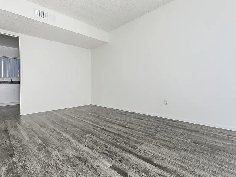Copper Creek Apartments — Photo 1