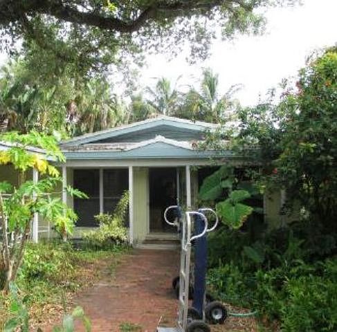 2nd image of 1041 SW 17th St