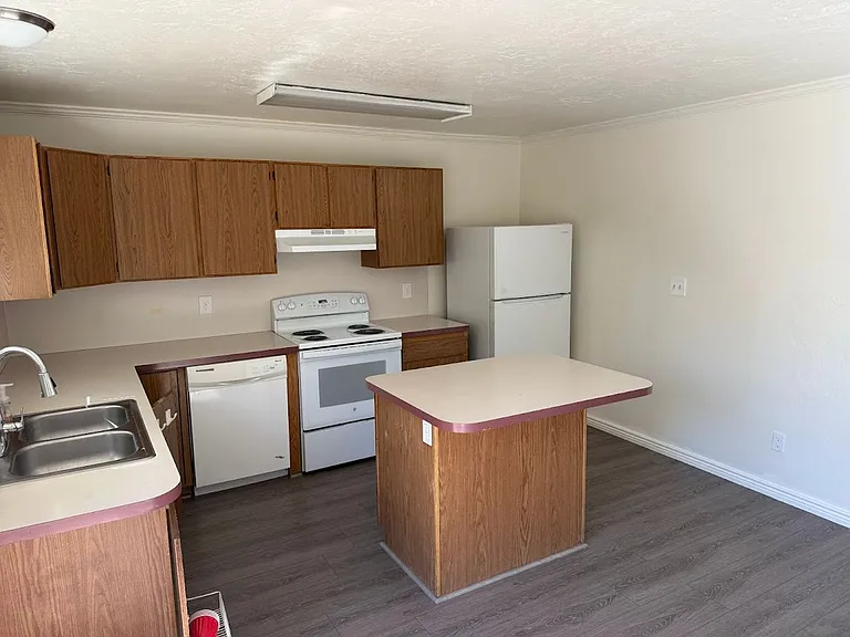927 S 1635 W — Photo 22