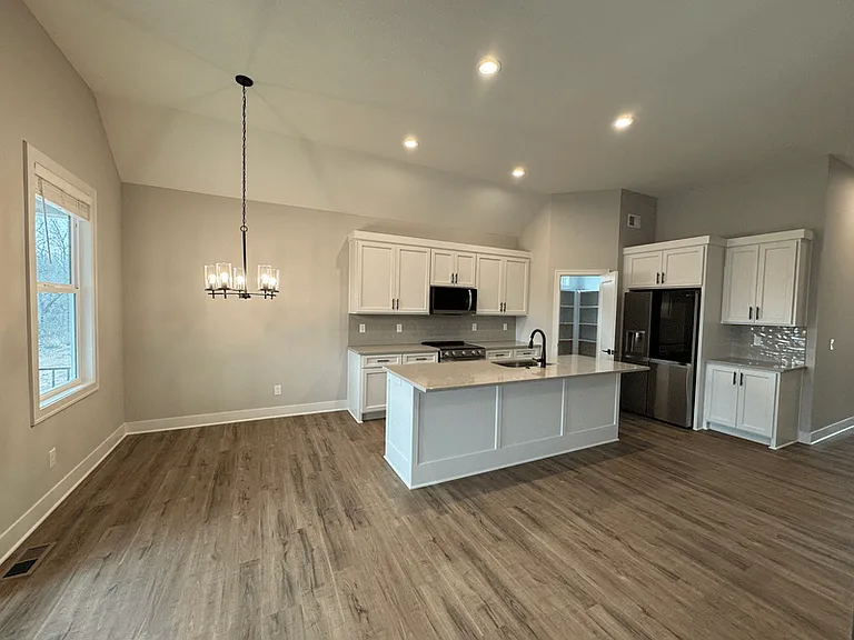 1414 SW Winthrop Dr — Photo 5