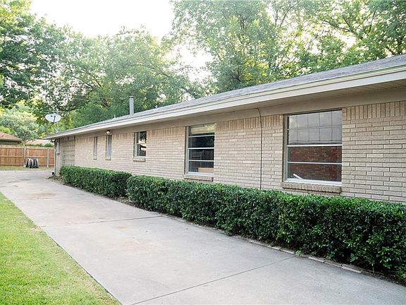 3rd image of 8604 Elmwood Dr