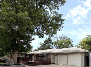 598 Prospect Ave, Windom, MN 56101
