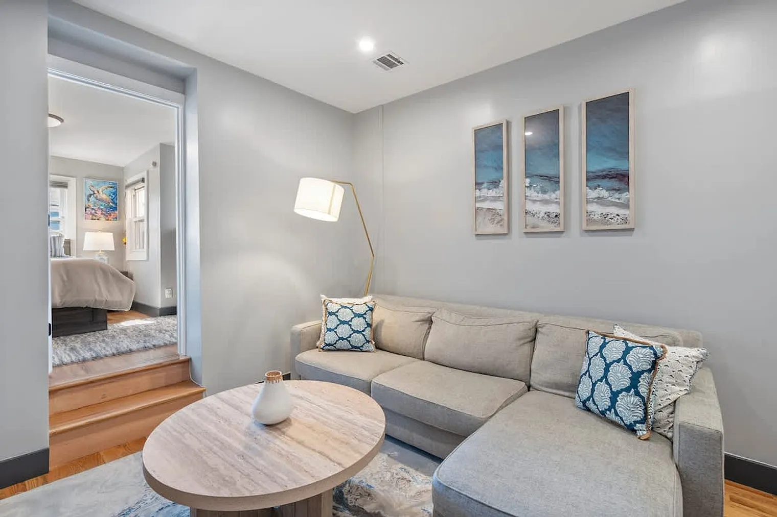 2 bed, 1.0 bath, 1097 sqft, $5,596 — Photo 2