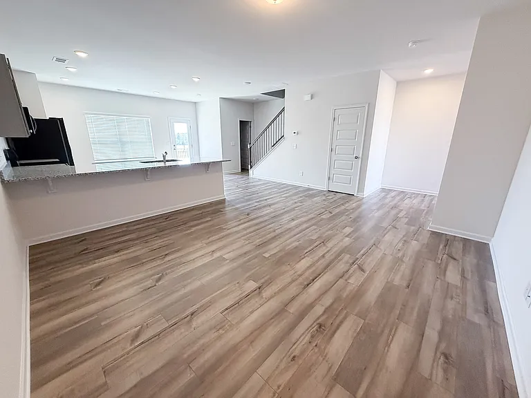 1015 Stiles Ct — Photo 4