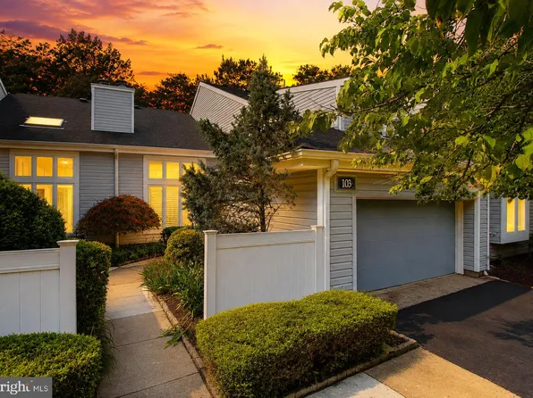 103 Sunshine Lakes Dr, Voorhees, NJ 08043