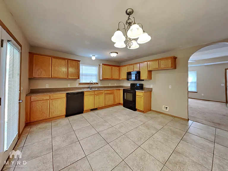 1123 S Brown Ave — Photo 6