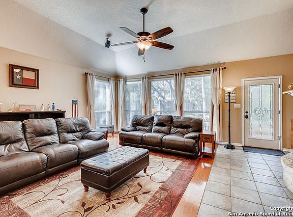 5th image of 501 Woodland Oaks Dr